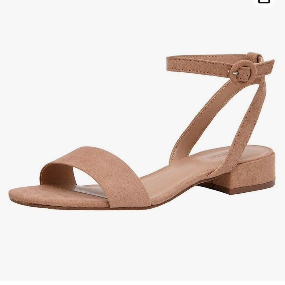 Tan, Heals. size 8. amazing condition very comfy